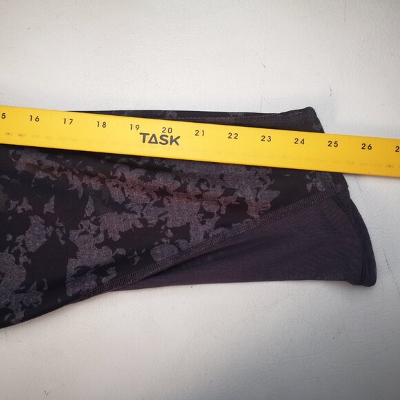 Under Armour Ladies Size XL Purple & Silver Compression Heat Gear Leggings - Picture 8 of 8